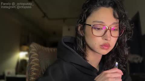 Snapshot of _octopussy_ chatting on February 16, 2026, 8:27 pm Mikayla online show from February 16, 2026, 8:27 pm