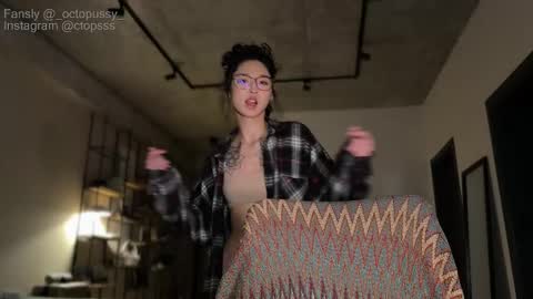 Snapshot of _octopussy_ chatting on February 27, 2026, 7:58 pm Mikayla online show from February 27, 2026, 7:58 pm