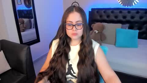 Olivia jones online show from March 18, 2026, 12:08 pm