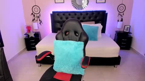 Olivia jones online show from March 22, 2026, 12:08 pm