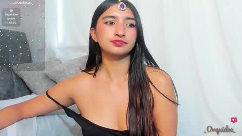 Orquidea  online show from November 13, 2025, 1:32 pm