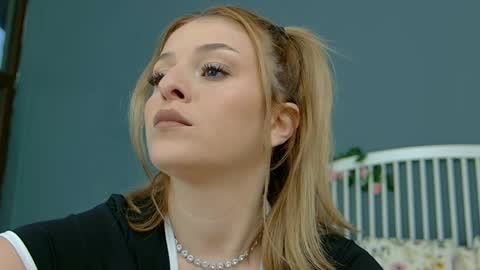 Alisa online show from April 3, 2026, 4:10 am