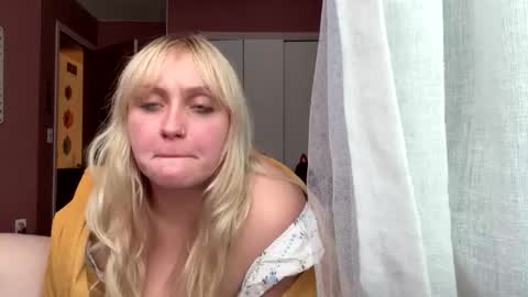 _peaceoutgirlscout_ online show from November 29, 2025, 9:40 pm