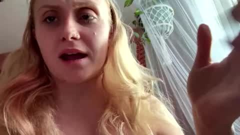 _peaceoutgirlscout_ online show from November 30, 2025, 9:19 pm