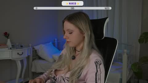 Snapshot of _penisflytrap_ chatting on October 26, 2025, 5:02 am Viktoria online show from October 26, 2025, 5:02 am
