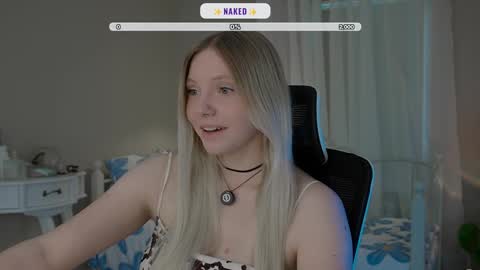 Snapshot of _penisflytrap_ chatting on November 11, 2025, 9:31 am Viktoria online show from November 11, 2025, 9:31 am