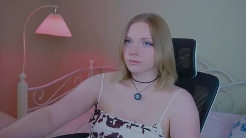 Snapshot of _penisflytrap_ chatting on February 21, 2026, 7:48 pm Viktoria online show from February 21, 2026, 7:48 pm