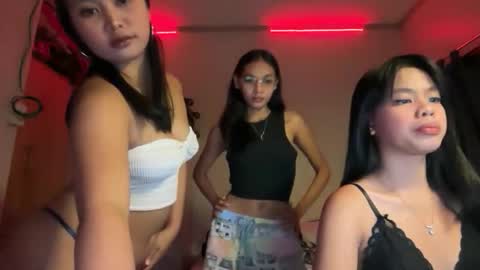 Snapshot of _petitechloe chatting on April 5, 2026, 10:56 am _petitechloe online show from April 5, 2026, 10:56 am