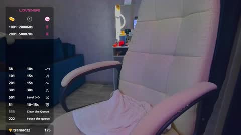 Ilona online show from December 17, 2025, 6:14 pm