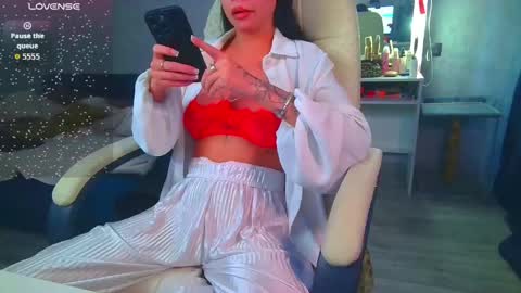 Ilona online show from May 13, 2026, 8:01 am