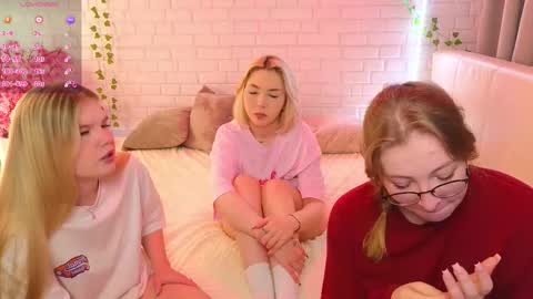 Merlizz Eva Jane Mila Nicole  left to right  online show from September 30, 2025, 2:22 pm