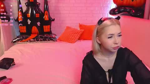 Merlizz Eva Jane Mila Nicole  left to right  online show from October 28, 2025, 2:31 pm