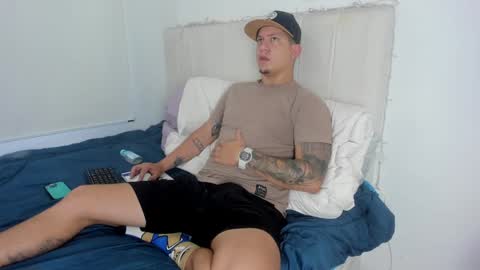 Snapshot of _robertobaggio chatting on December 4, 2024, 12:47 pm Roberto online show from December 4, 2024, 12:47 pm