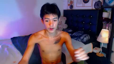 Snapshot of _robinmartinxx chatting on March 5, 2025, 12:33 pm _robinmartinxx online show from March 5, 2025, 12:33 pm