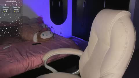 Snapshot of _sabrinamoon chatting on December 20, 2025, 7:32 pm online show from December 20, 2025, 7:32 pm