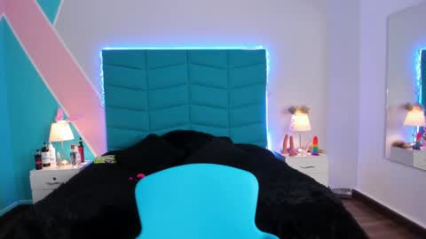 Snapshot of _samara_conner chatting on March 6, 2025, 8:37 pm Samara online show from March 6, 2025, 8:37 pm