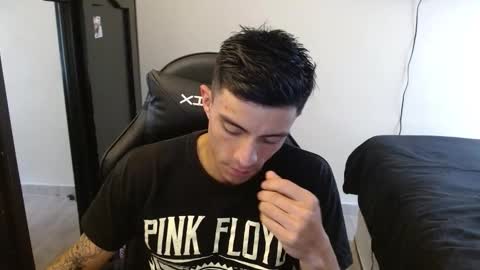 Snapshot of _schnnneider_ chatting on November 4, 2025, 6:51 pm SCHNEIDER online show from November 4, 2025, 6:51 pm