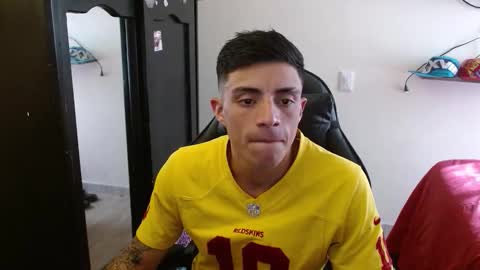 Snapshot of _schnnneider_ chatting on November 19, 2025, 7:47 pm SCHNEIDER online show from November 19, 2025, 7:47 pm