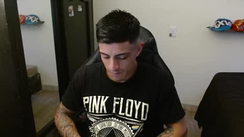 Snapshot of _schnnneider_ chatting on December 20, 2025, 10:17 pm SCHNEIDER online show from December 20, 2025, 10:17 pm