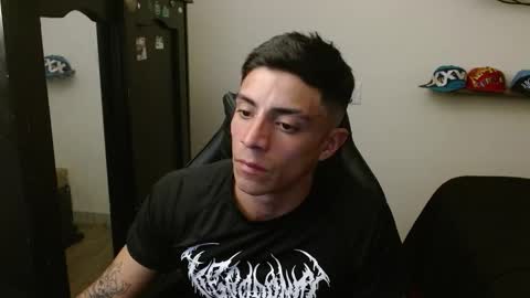 Snapshot of _schnnneider_ chatting on December 21, 2025, 11:45 pm SCHNEIDER online show from December 21, 2025, 11:45 pm