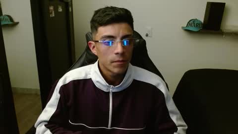 Snapshot of _schnnneider_ chatting on February 3, 2026, 6:22 am SCHNEIDER online show from February 3, 2026, 6:22 am