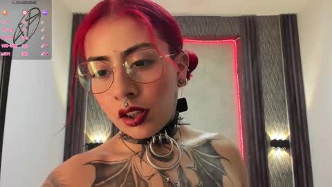 Snapshot of _selene_red chatting on February 17, 2025, 6:48 pm Selene online show from February 17, 2025, 6:48 pm