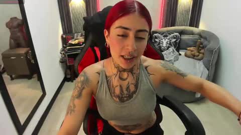 Snapshot of _selene_red chatting on February 25, 2025, 3:49 pm Selene online show from February 25, 2025, 3:49 pm