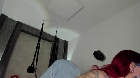 Selene online show from December 2, 2025, 2:56 pm