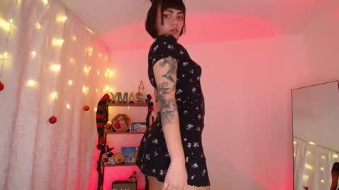 Snapshot of _sensualkitten_ chatting on December 15, 2024, 9:03 am Laura online show from December 15, 2024, 9:03 am