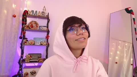 Snapshot of _sensualkitten_ chatting on December 29, 2024, 4:38 am Laura online show from December 29, 2024, 4:38 am