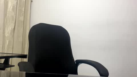 Juan Pablo-independent model online show from February 8, 2025, 11:34 pm