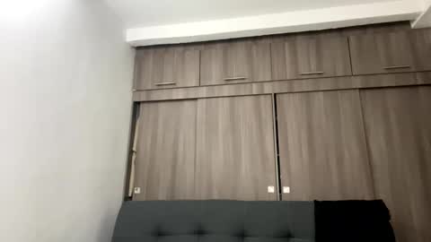 Juan Pablo-independent model online show from September 9, 2025, 11:15 pm