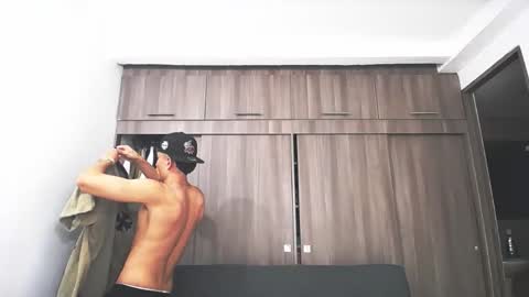 Juan Pablo-independent model online show from September 17, 2025, 1:51 am