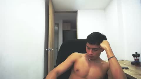 Juan Pablo-independent model online show from March 5, 2026, 6:59 pm