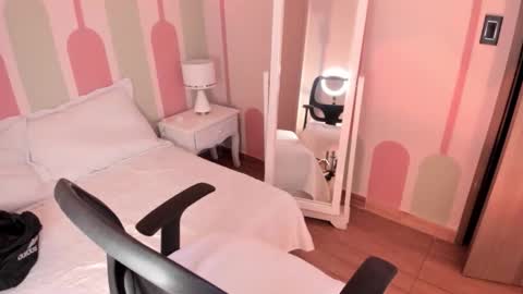 Sharlot online show from October 18, 2025, 1:56 pm