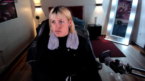 _sharlotte777 online show from January 17, 2025, 2:39 pm