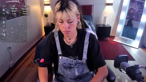 _sharlotte777 online show from January 20, 2025, 2:03 pm