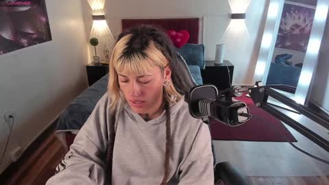 _sharlotte777 online show from January 25, 2025, 2:03 pm