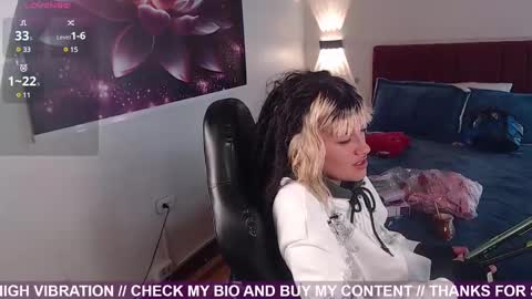 _sharlotte777 online show from February 12, 2025, 3:49 pm