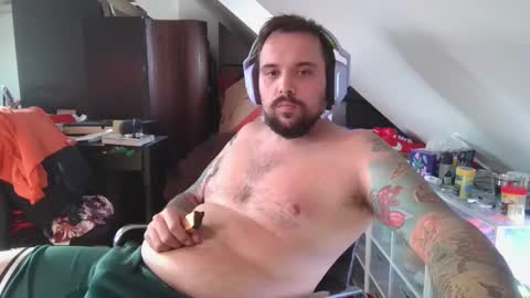 _smiley_bear27 online show from September 16, 2025, 6:03 am