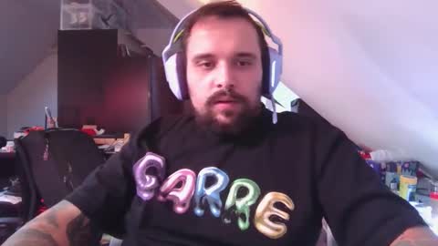 _smiley_bear27 online show from September 20, 2025, 7:42 am