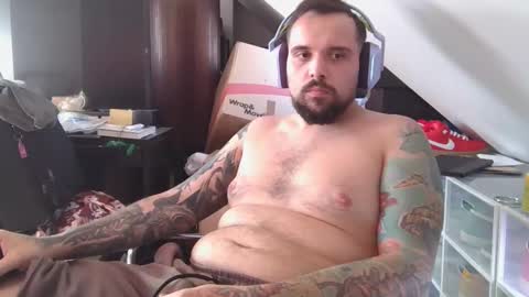 _smiley_bear27 online show from October 11, 2025, 5:50 am