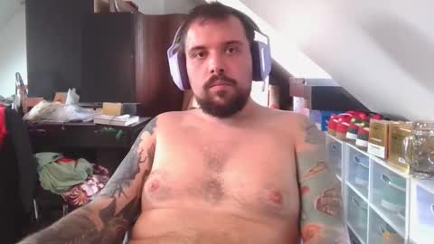 _smiley_bear27 online show from November 14, 2025, 6:01 am