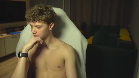 OLIVERpvt is open online show from November 19, 2025, 3:12 pm