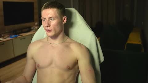 OLIVERpvt is open online show from December 19, 2025, 1:34 am