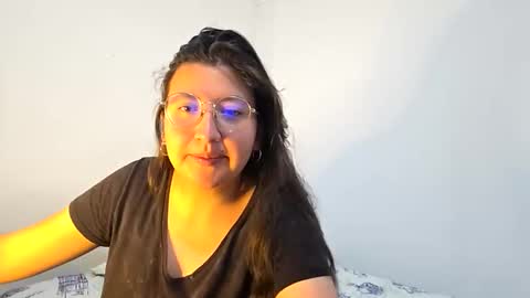 Snapshot of _sweet_melodyy chatting on May 11, 2026, 10:40 pm _sweet_melodyy online show from May 11, 2026, 10:40 pm