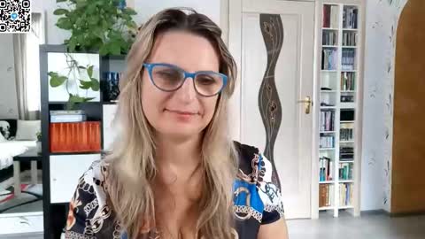 Snapshot of _sweetieray_ chatting on October 13, 2025, 9:09 am Daria online show from October 13, 2025, 9:09 am