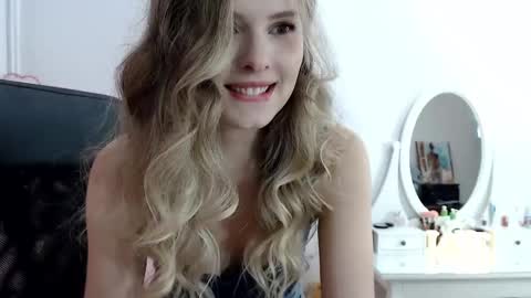 Snapshot of _sweettreat chatting on March 2, 2025, 10:59 pm _sweettreat online show from March 2, 2025, 10:59 pm