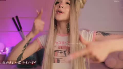 _tammarra_ online show from February 3, 2025, 6:39 pm