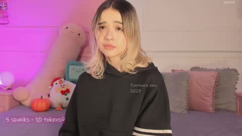 _tammarra_ online show from November 25, 2025, 12:27 pm